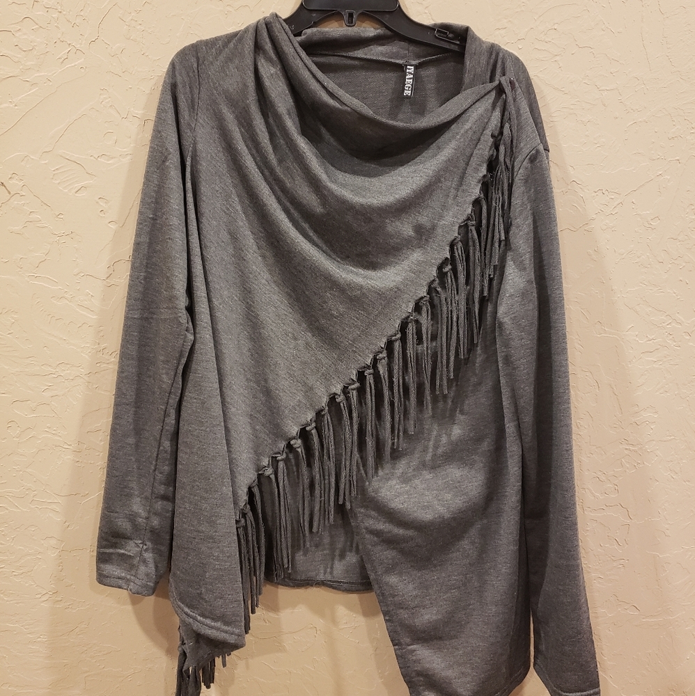 Iyaege Women's Gray Shawl with Sleeves